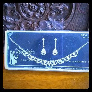 Woman's wedding fashion earrings and necklace